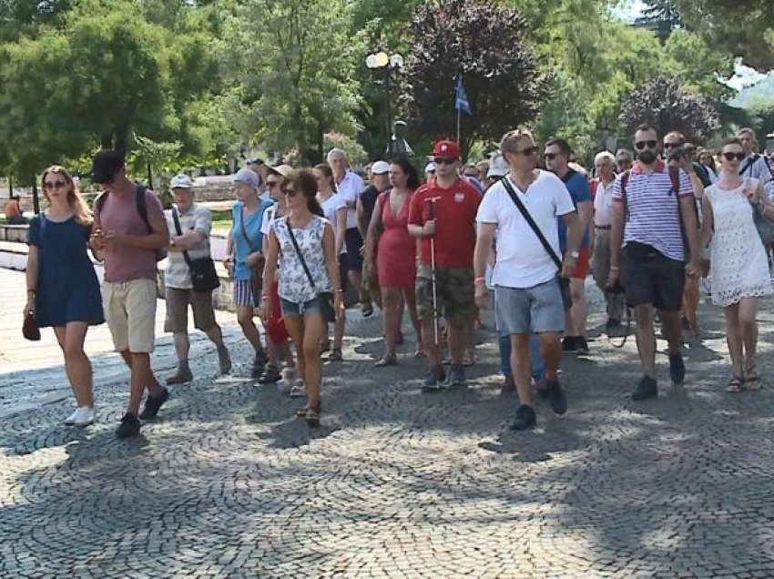 Turistët e lirë nga lindja/ Nuk shpenzojnë shumë, vijnë nga vende me të ardhura të pakta