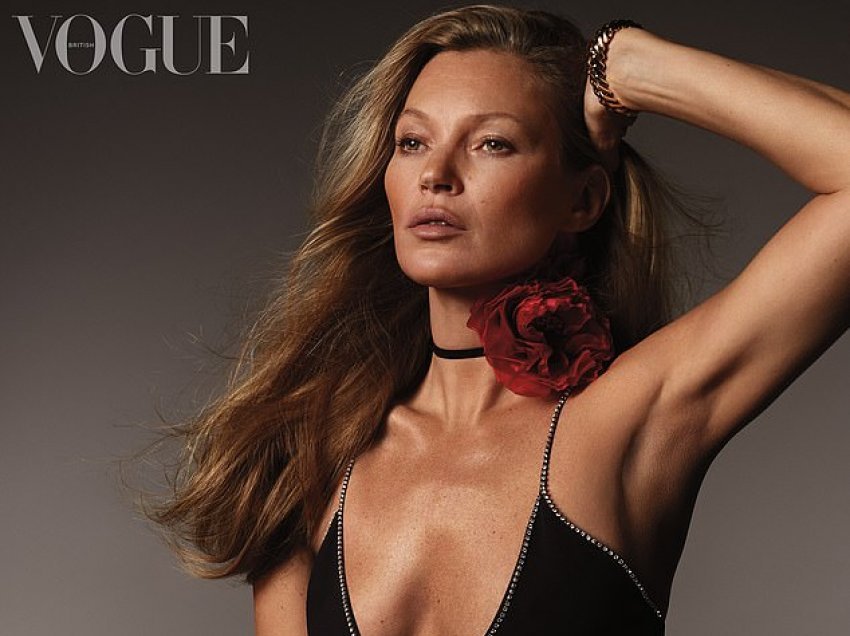 Kate Moss sfidon të gjitha, duket në formë të përkryer