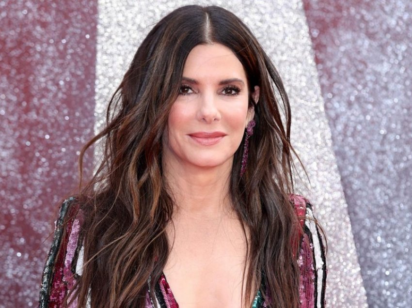 Sandra Bullock tregon për shtatzënë e saj të parë