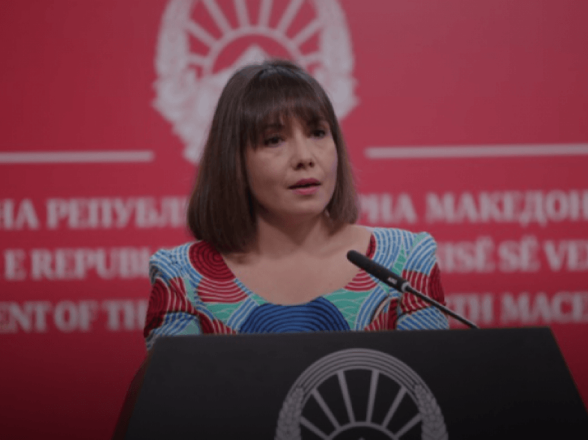 Carovska: Më shumë se 90 për qind e nxënësve e ndjekin mësimin online