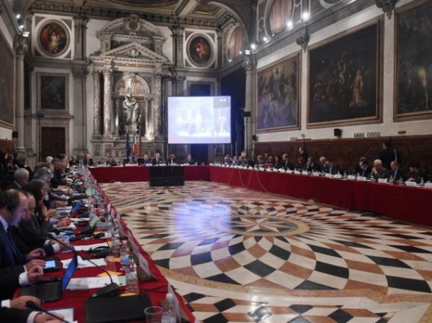 Kodi i ri Zgjedhor/ Venecia “shuplakë” mazhorancës: Ndryshime jashtëzakonisht të nxituara