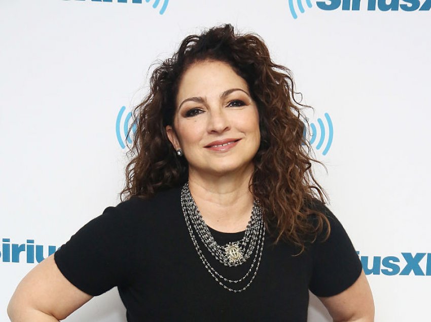 Gloria Estefan tregon se ishte infektuar me coronavirus, spekulon se mund ta ketë marrë nga një fans