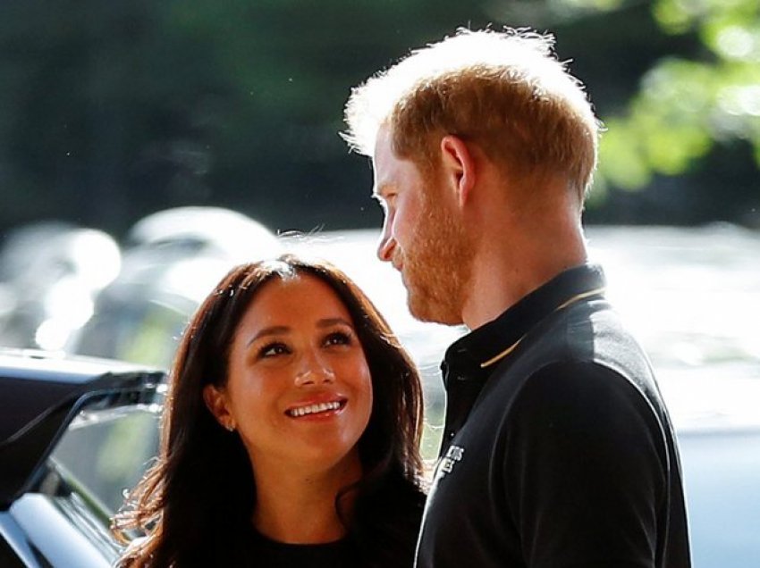 Harry dhe Meghan dalin për të blerë pemën e Krishtlindjeve si dy njerëz të thjeshtë