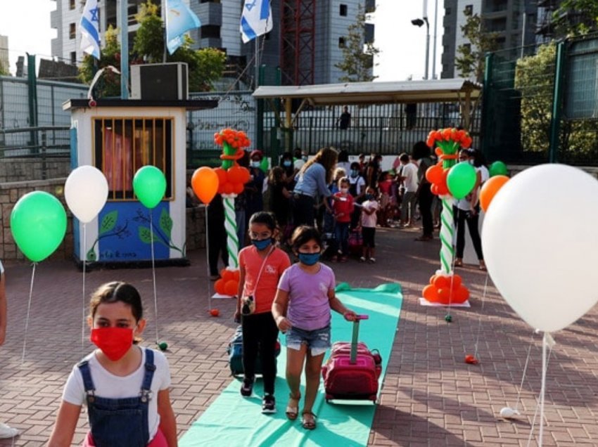 Të mbyllen apo të hapen shkollat për shkak të Covid-19? Secili vend ka përgjigjen e tij