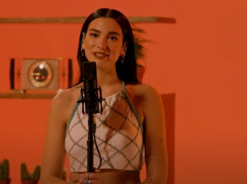 Dua Lipa interpreton ‘live’ disa prej hiteve të saj, mahnit me vokalin