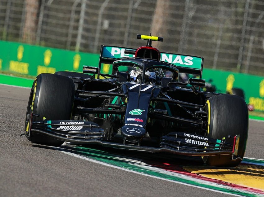 Mungon Hamilton, Bottas siguron 'pole position'