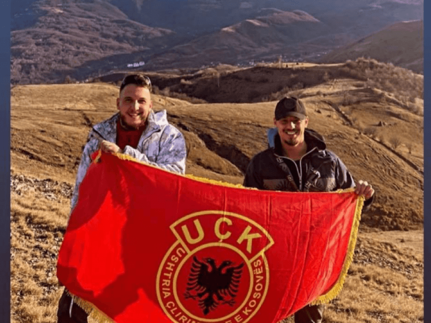 Endrit Thaçi dhe Mozzik pozojnë së bashku: “Liria ka emër, UÇK” 