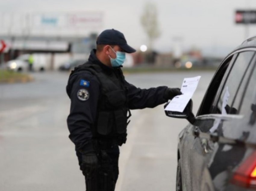 Po kthehej nga gjinekologu gjatë kufizimit, policët përdorin sprej ndaj burrit të shtatzënës