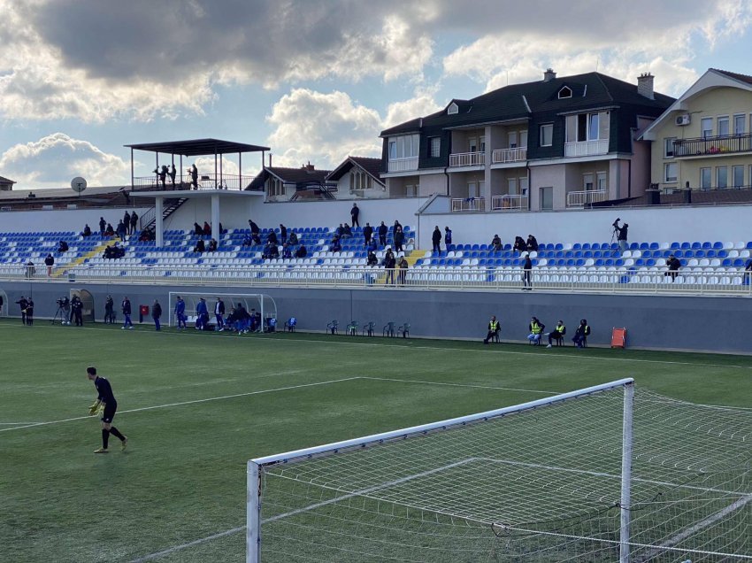 Në mes të pandemisë lejohen tifozë brenda stadiumit në Podujevë