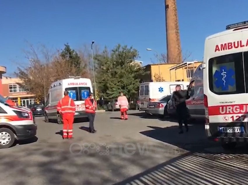 Radhë autoambulancash te “Shefqet Ndroqi”