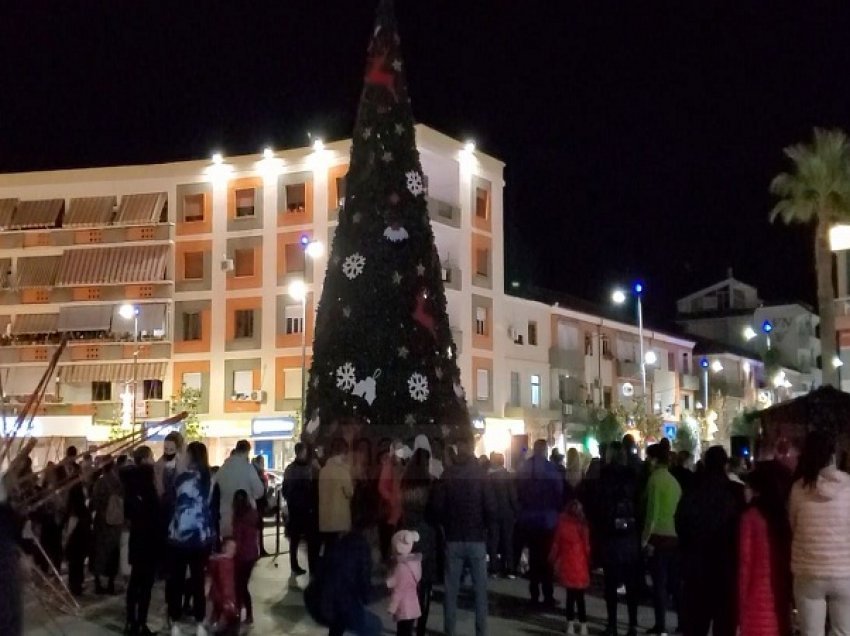 Fieri ndez dritat e fundvitit, traditën nuk e ndal as Covid19