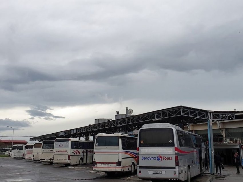 Gjendet një mjet shpërthyes në mortin e një autobusi në Komoran