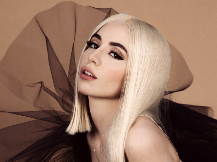 Ava Max e nisi karrierën në SHBA, por e vazhdoi në Londër