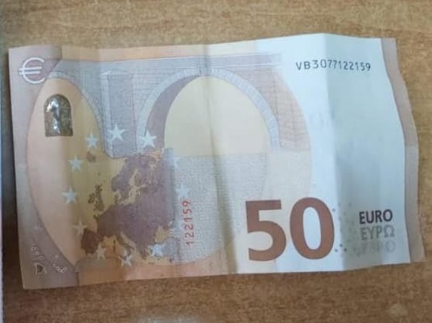 I dha 50 euro policit për të kaluar në Shengen, si e pësoi 36-vjeçari në Rinas