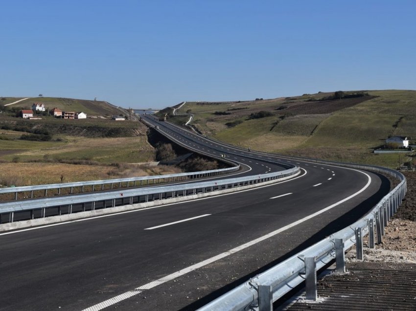 Situata e rrugëve në Kosovë, diku ka ngrica dhe është hedhur kripë