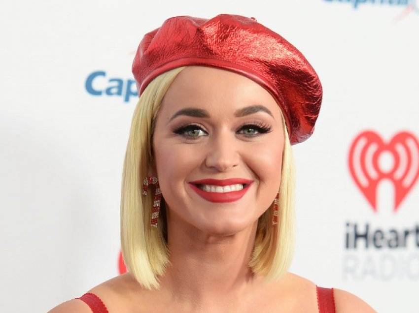 Katy Perry shfaq tipare trupore pas lindjes së vajzës