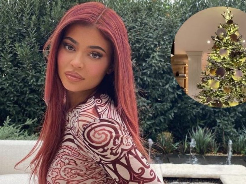 Kylie Jenner fton fansat të shohin dekorimet festive në reszidencën e dytë të saj