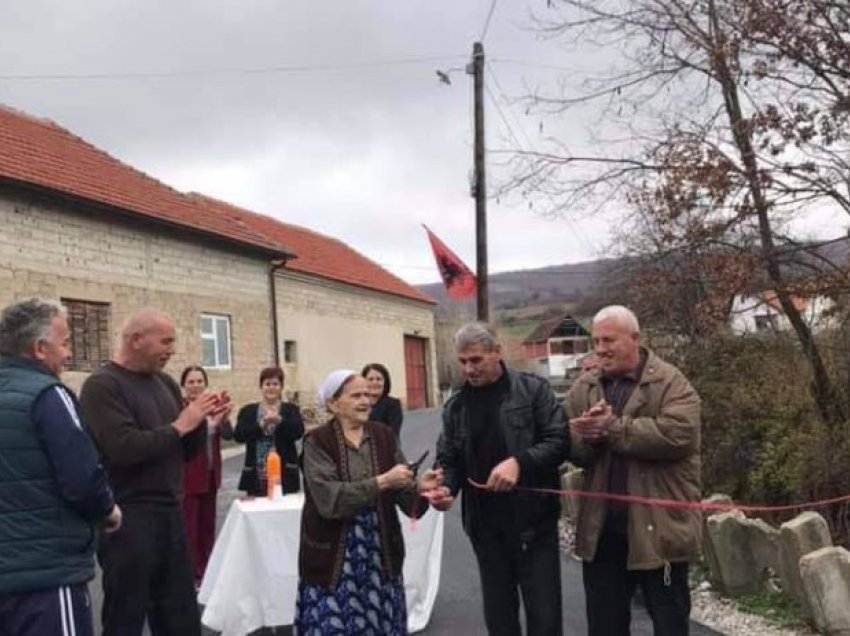 Në Kamenicë e moshuara prenë shiritin për rrugën e asfaltuar