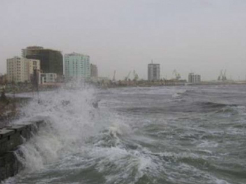 Deti i trazuar, nisen me vonesë tragetet e linjës Durrës-Bari