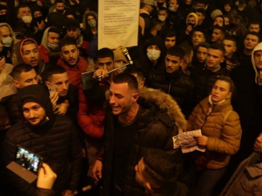 U lëndua gjatë protestës për shokun e tij, Klodian Rasha, ja gjendja shëndetësore e Stresit!