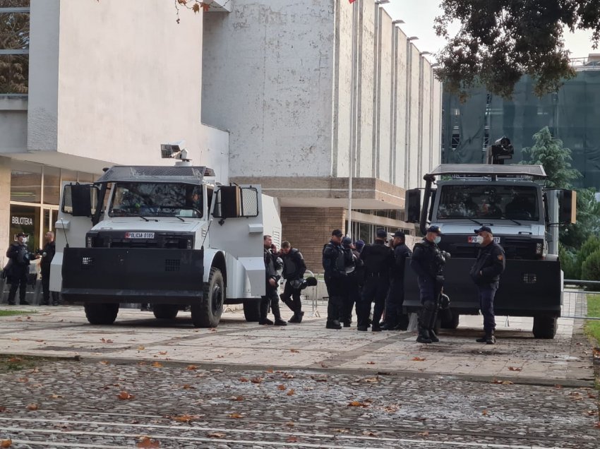  Paralajmërohet sërish protestë në orën 18:00, ja masat që ka marrë policia te Kryeministria