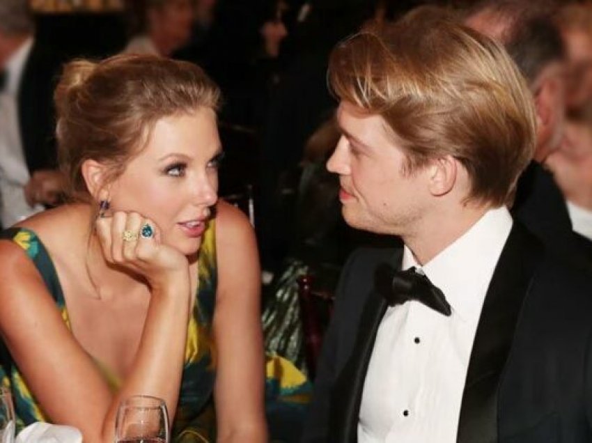 U përfol se është fejuar me Joe Alwyn, reagon për herë të parë Taylor Swift