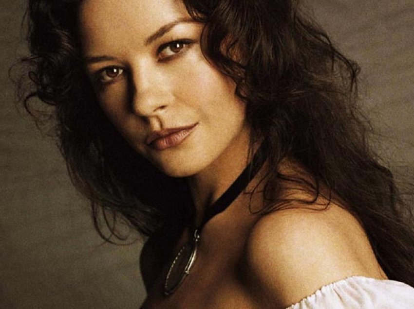 Catherine Zeta Jones, konsiderohet si një nga femrat më të bukura në botë