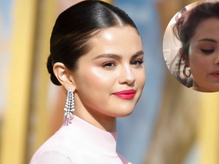 Stilimi i flokëve të Selena Gomez është shumë fëmijëror, por duket jashtëzakonisht bukur