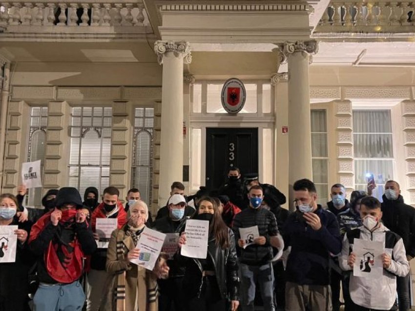 Protestat “Duam Drejtësi për Klodianin”!  Jo vetëm shqiptarët në Shqipëri!