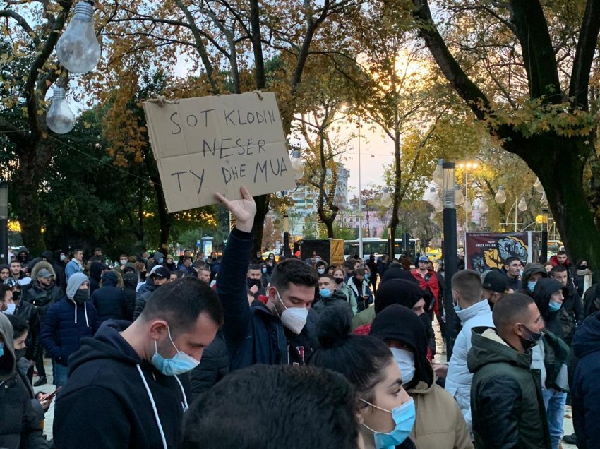 Protesta e të vegjëlve, për plagën e të mëdhenjve…