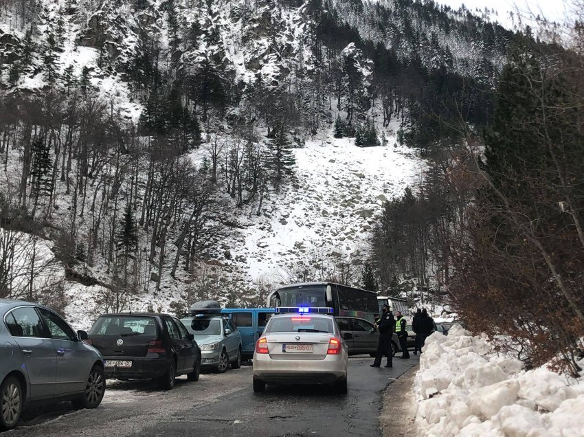 Shkuan me mbi 20 autobusë të organizuar në Brezovicë, policia shpërndanë qytetarët