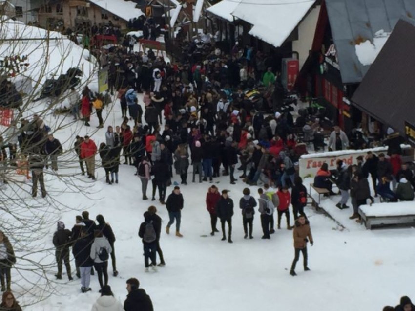 Qindra njerëz në Brezovicë, s’respektohen masat kundër pandemisë