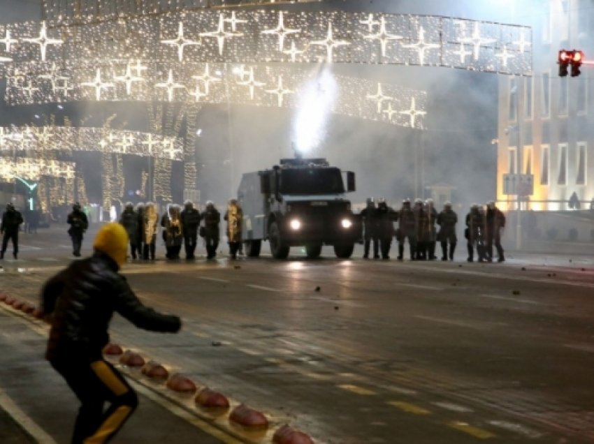 Protesta për Klodian Rashën, policia shoqëroi mbi 100 protestues të moshës nën 20 vjeç