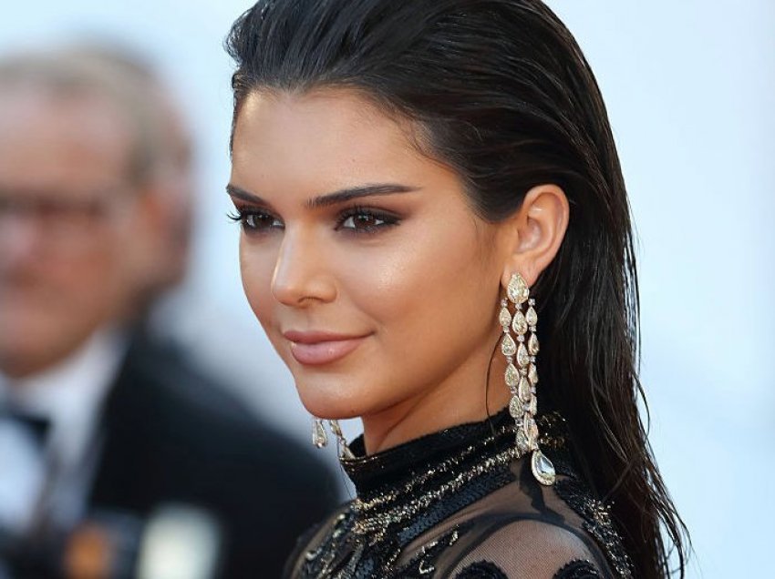 Kendall Jenner na tregoi atmosferën festive në shtëpinë e saj dhe la pa fjalë fansat