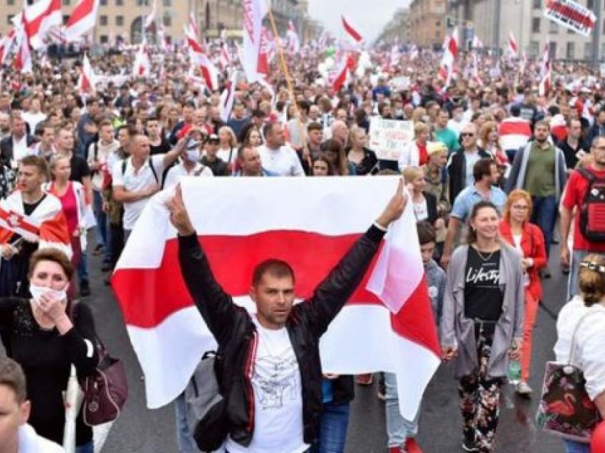 Mijëra bjellorusë protestojnë përsëri kundër Lukashenkos