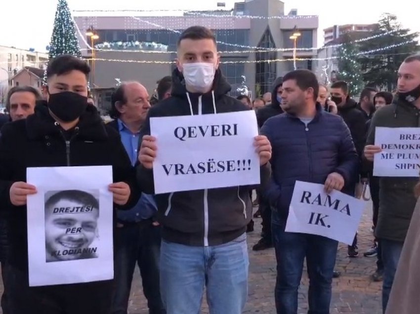 Për Klodianin! Protestë paqësore edhe në Rrëshen