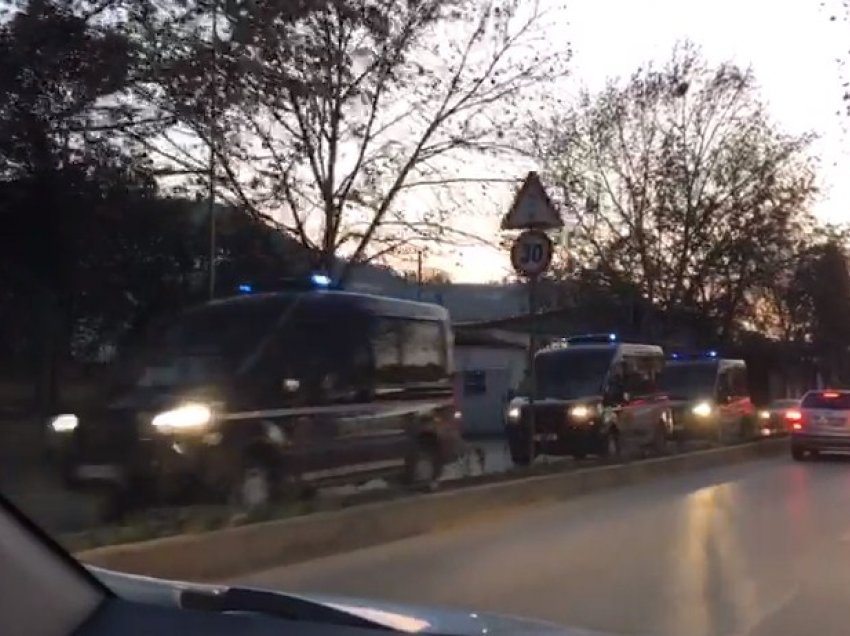 Pak para protestës/ Tiranë, policia bëhet gati