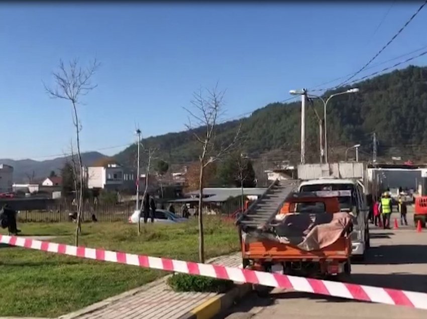 Shemben shtëpitë pa dëmshpërblim, familjet në Vaqarr mbeten në qiell të hapur