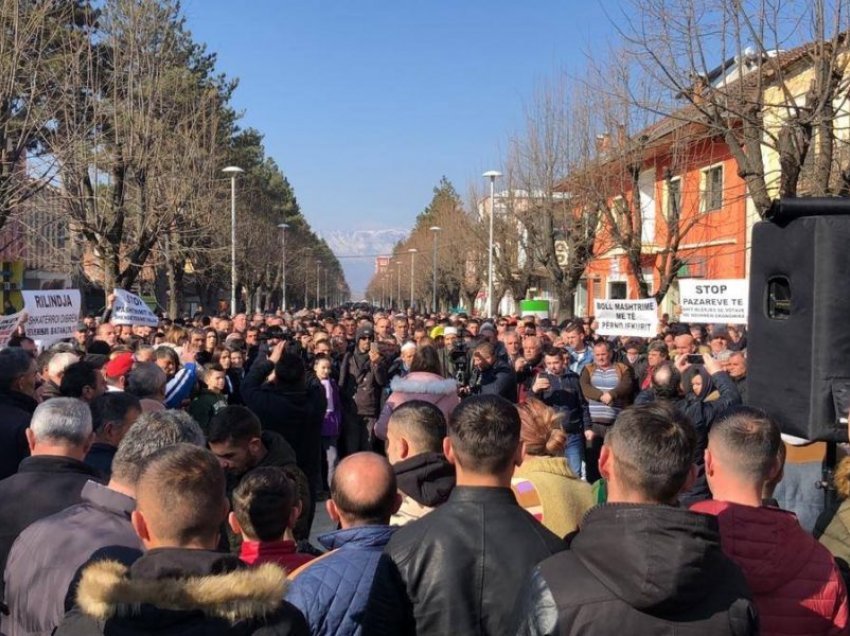 Protesta në Dibër, policia procedon 10 shtetas nga mosha 17-24 vjeç