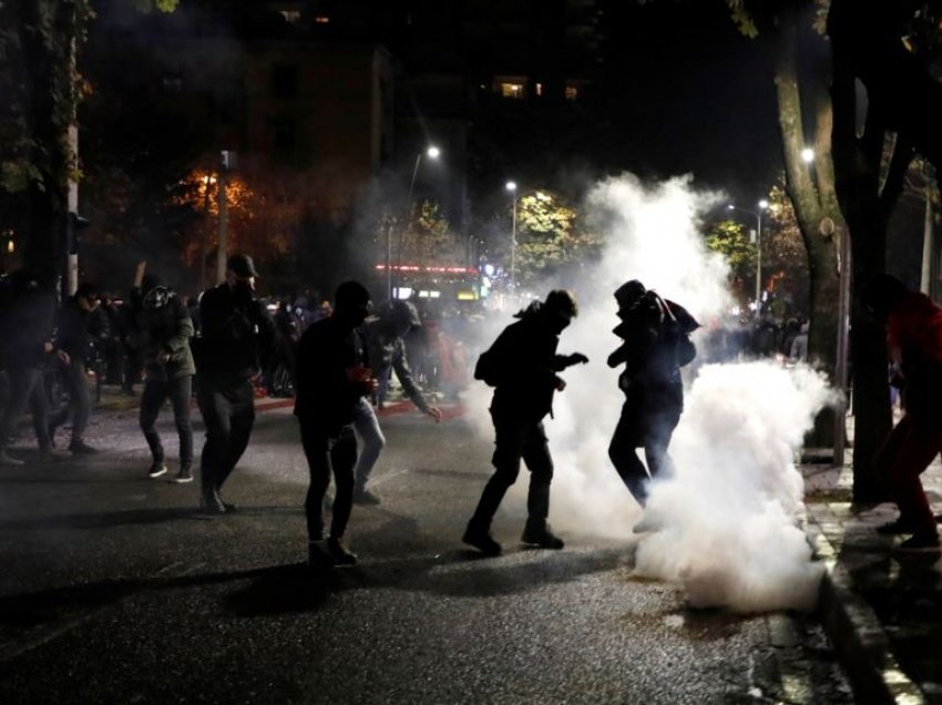 Policia në Shqipëri paralajmëron kundër mbajtjes së protestave