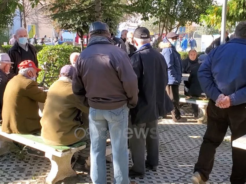 Domino në kohë Covidi! Qytetarët e Fierit nuk respektojnë masat pandemike