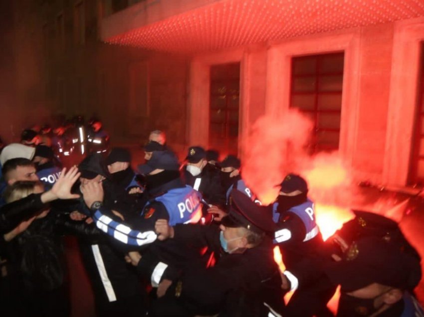  Vrasja e Klodian Rashës/ Jepen masat e sigurisë për tre të arrestuar në protestë