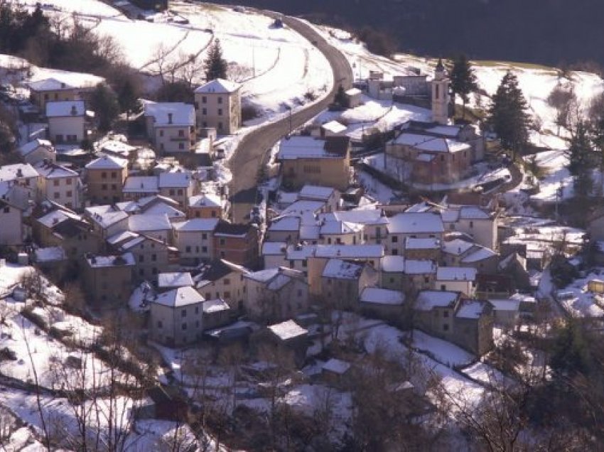 Njihuni me fshatin që pret lindjen e një bebeje pas 23-vjetësh