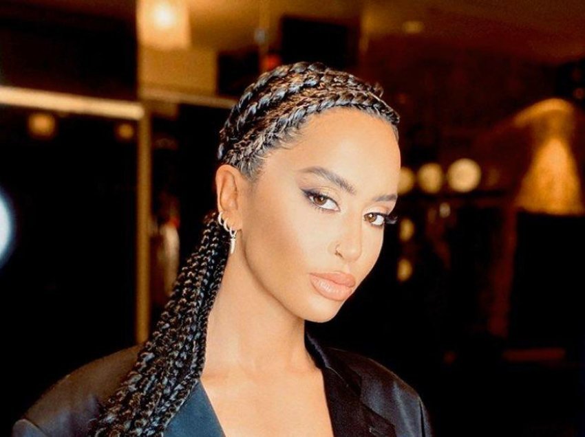 Dafina Zeqiri tregon barkun muskuloz gjatë ushtrimeve në palestër