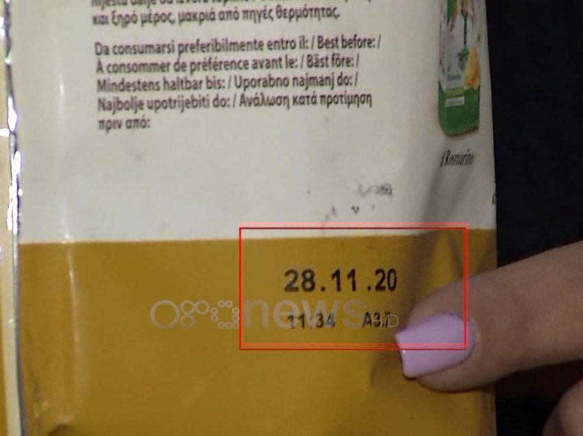 Produkte të skaduara në Conad, patatina dhe kikirikë duhet të ishin hequr nga tregu 15 ditë më parë