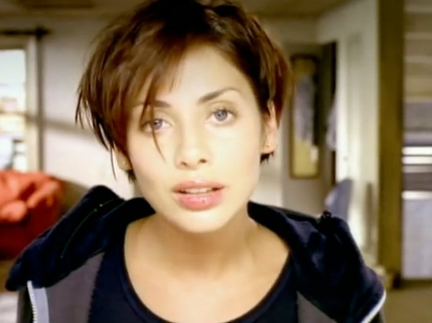 Këngëtarja e famshme Natalie Imbruglia u bë nënë për herë të parë në moshën 44-vjeçare.