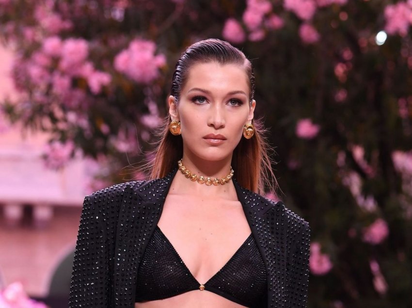 Bella Hadid nuk përmbahet, zhvishet për kampanjën e re