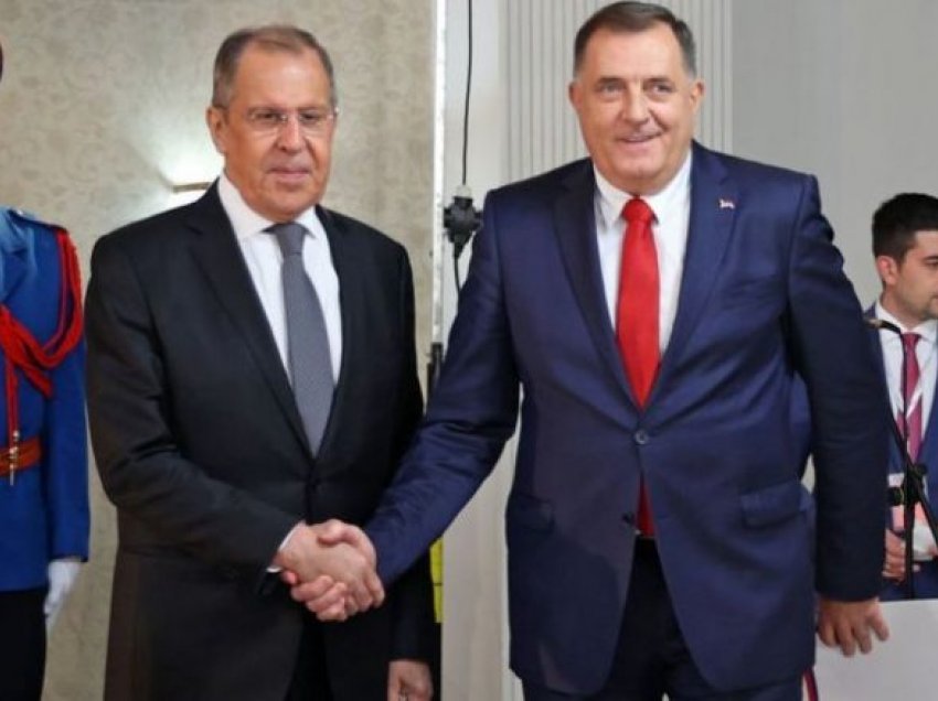 Dodik provokon skandal diplomatik me dhuratën që i bëri ministrit të jashtëm rus