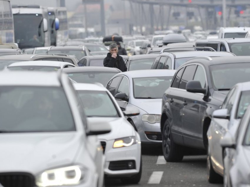 Bllokohen kufijtë e Ballkanit pavarësisht paralajmërimeve të virusit