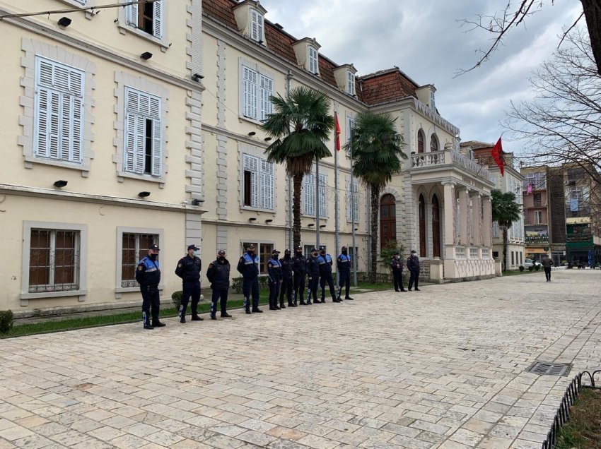 Protesta e 3-të Shkodër, qytetarët kërkojnë dorëheqjen e Ardi Veliut pas vrasjes së Rashës